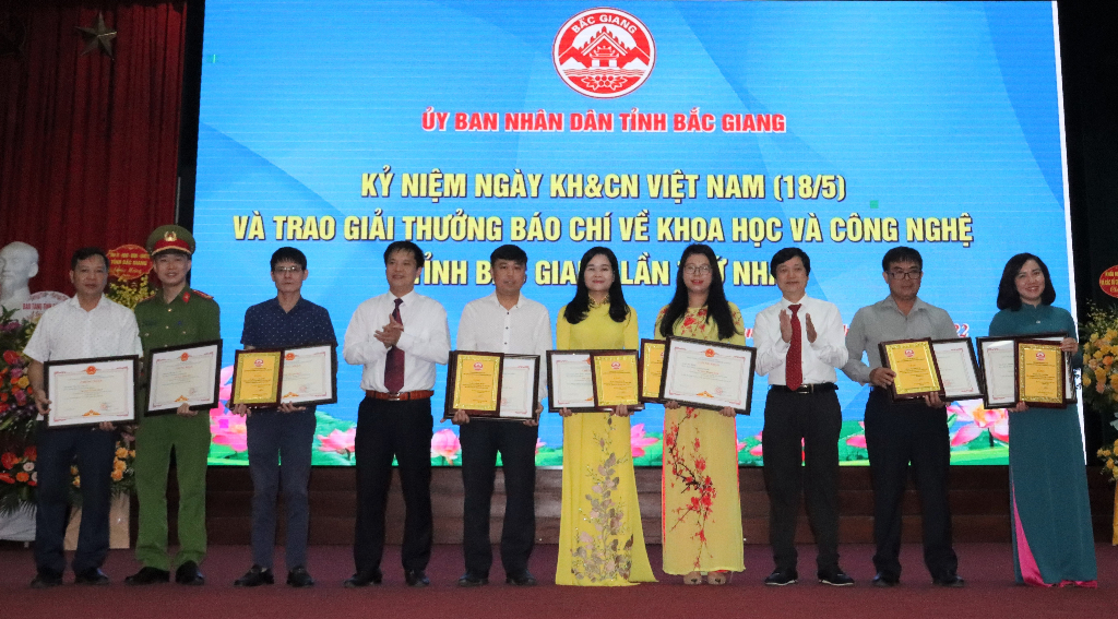 Kỷ niệm Ngày Khoa học công nghệ Việt Nam và trao giải thưởng báo chí về khoa học công nghệ lần...